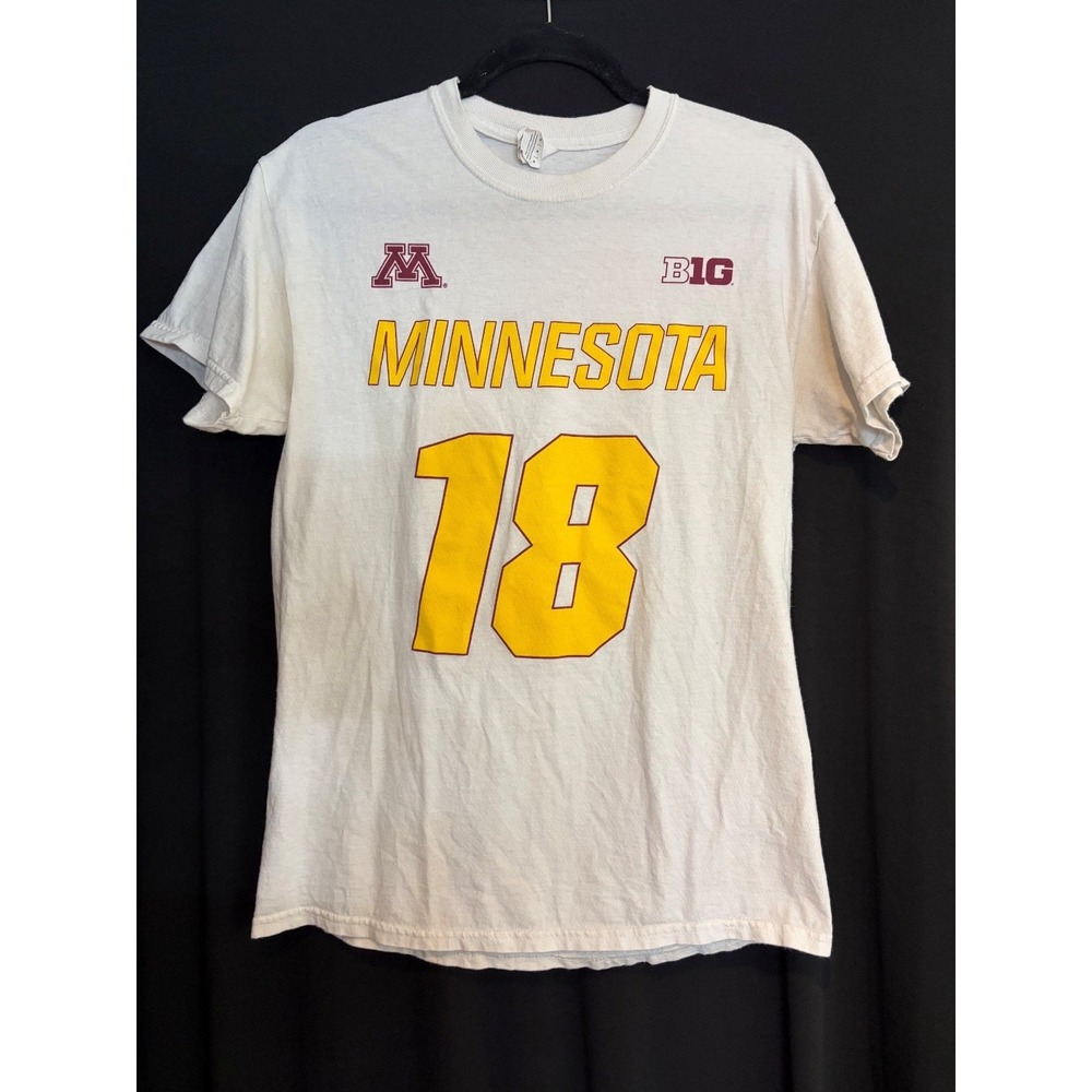 Women's Minnesota Gopher Carlie Wagner Signed T Shirt Size M
